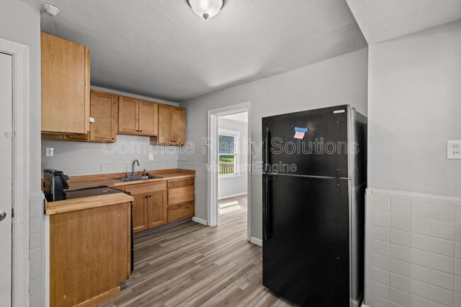 Building Photo - 7120 Greenhaven Dr
