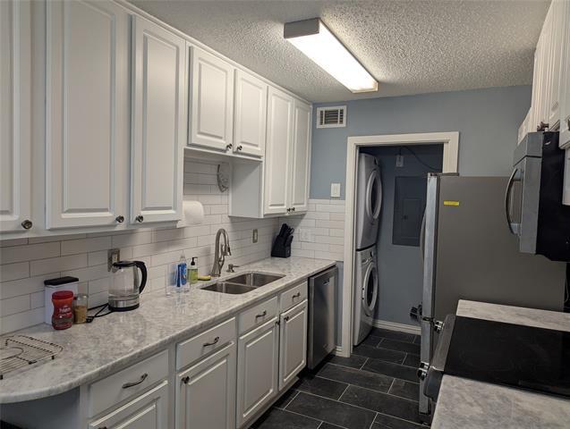Building Photo - 18333 Roehampton Dr