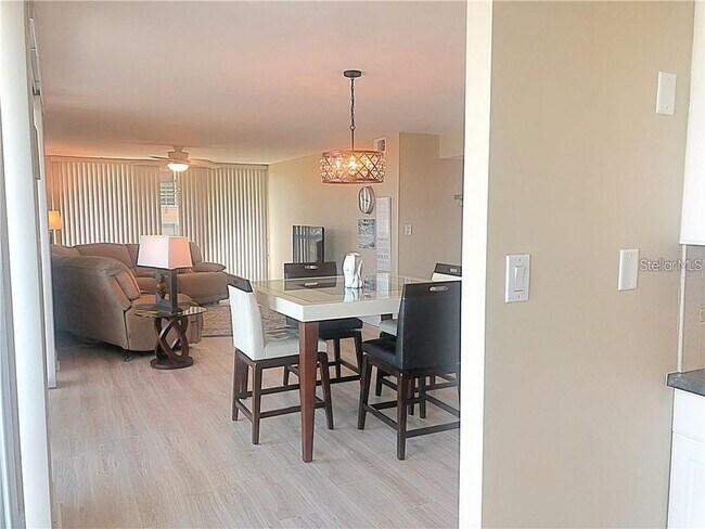 Building Photo - 400 Island Way