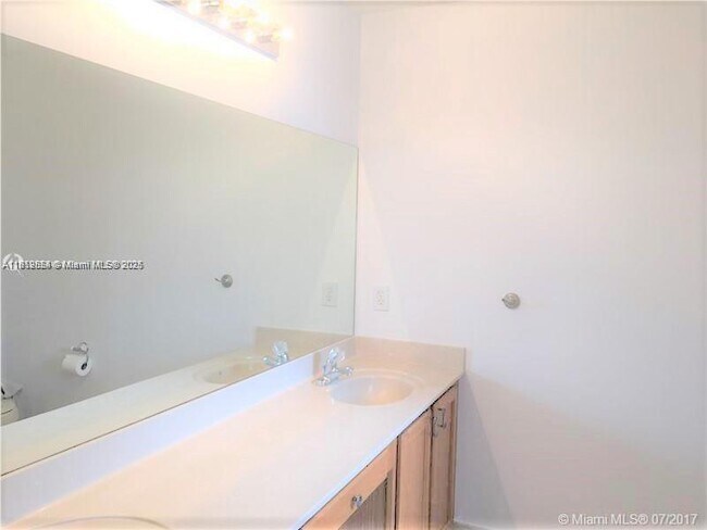 Building Photo - 6865 SW 164th Ct