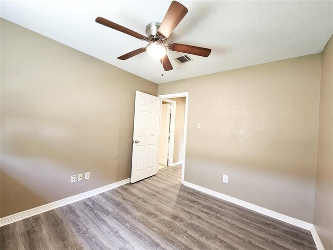 Building Photo - 1359 Tenderden Dr