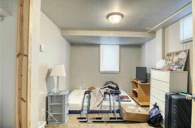 Building Photo - 5 bed 2 bath house close to Concordia and MSUM