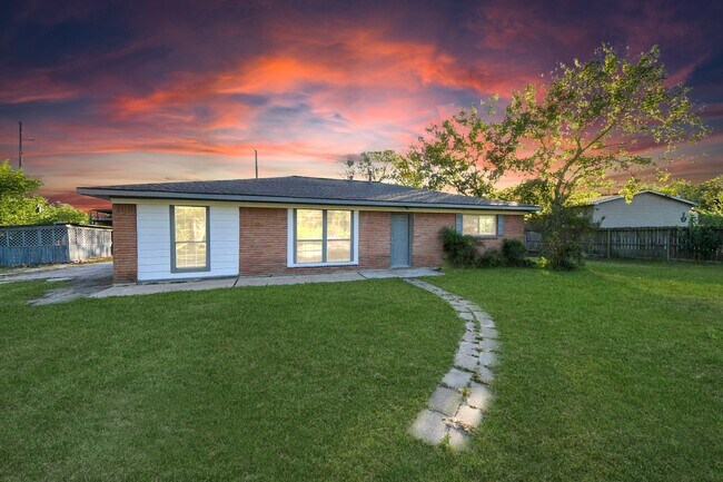 Primary Photo - 7922 Sheree St