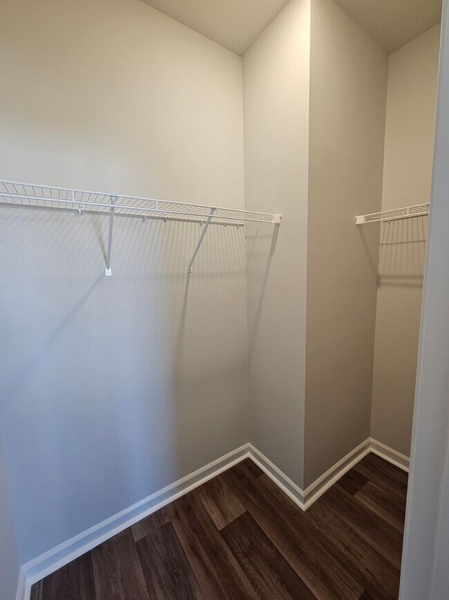 Building Photo - Waterway Commons - 4 Bedroom / Single Car ...