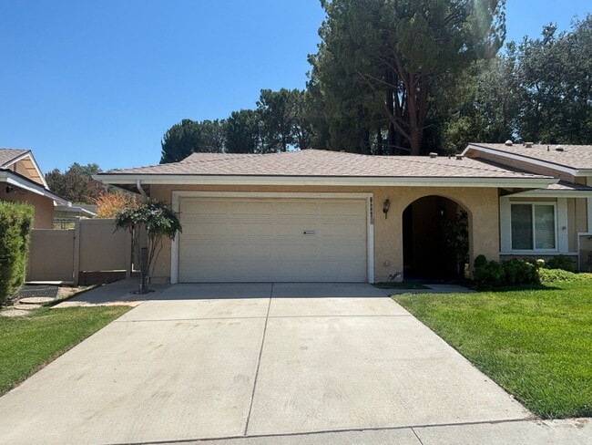 Primary Photo - Charming 2-Bedroom Single-Story Home in Fr...