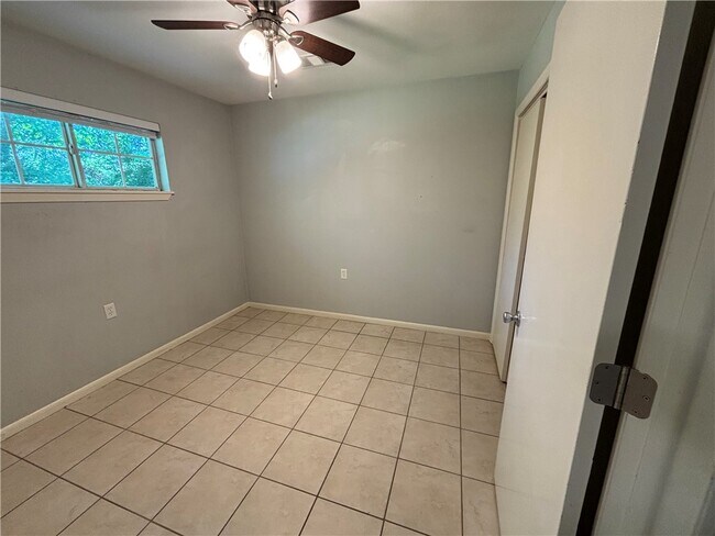 Building Photo - 6450 Nicole Ln