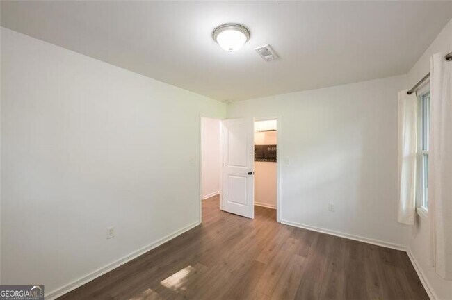 Building Photo - 83 Lucia Dr SE