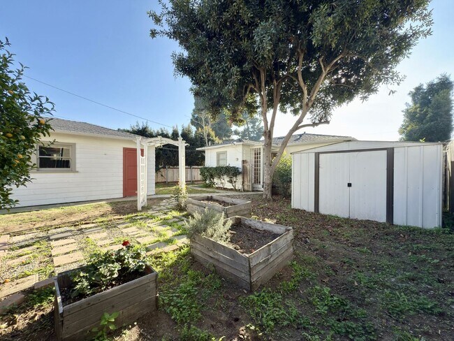 Building Photo - Coastal Charm Full of Upgrades!