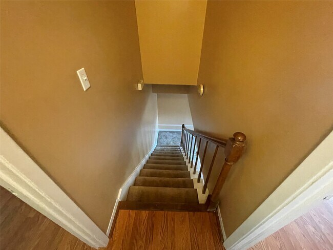 Building Photo - 4105 Vista Rd