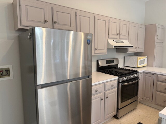 Building Photo - Beautiful First-Floor Condo in Portland’s West End