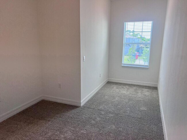 Building Photo - 6040 Praza Ln