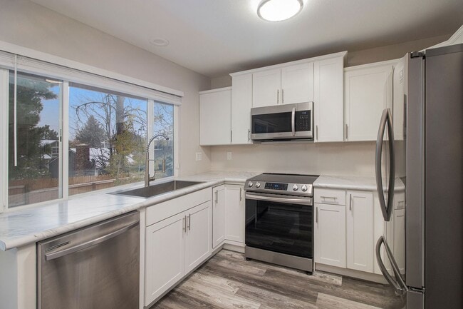 Building Photo - Stunning Greenwood Village Remodel!