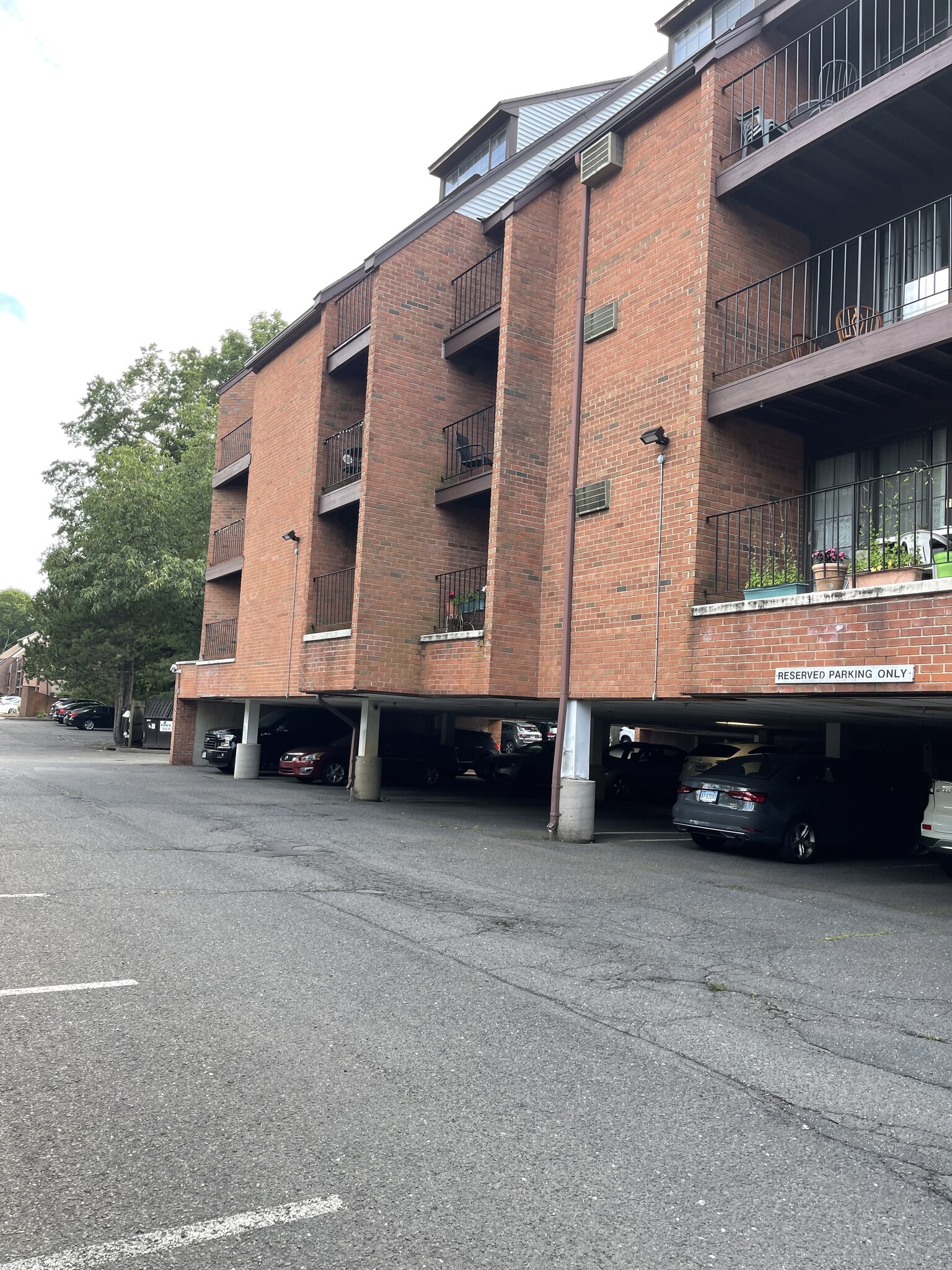 Building Photo - 181 Loomis Dr