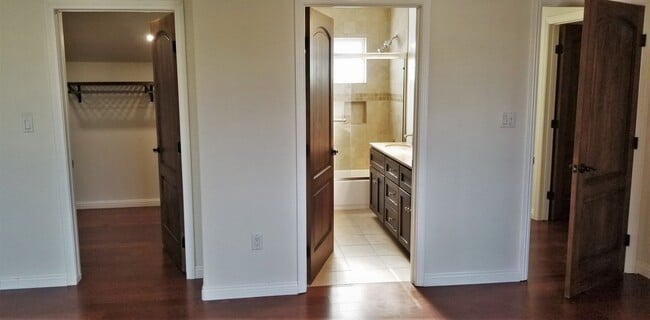 Building Photo - Amazing 2-Story 4 Bdr 3 Bath Family Home i...