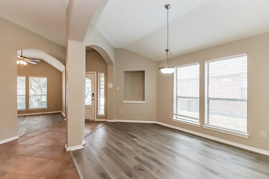 Building Photo - 13323 Lake Passage Ln