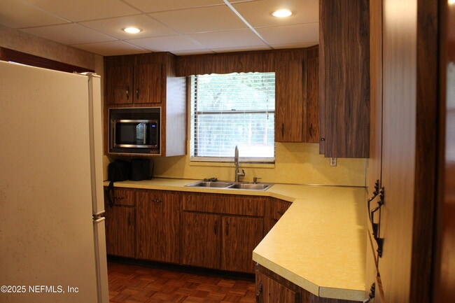 Building Photo - 1391 River Hills Ct