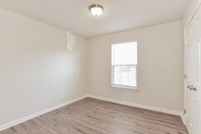 Building Photo - 154 Dreville Dr