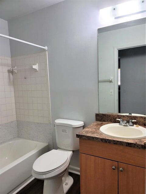 Building Photo - 311 SW Virden Ct