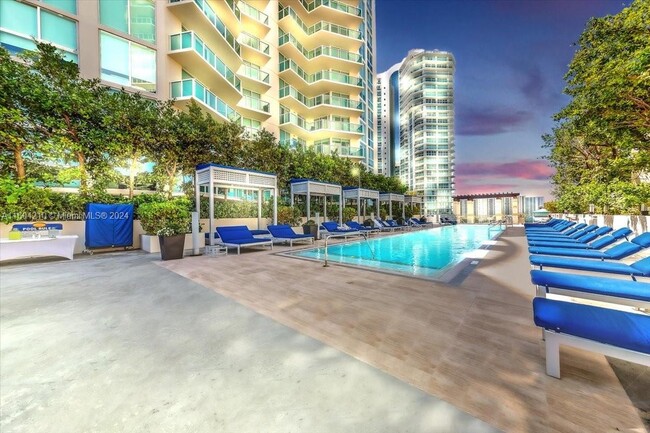 Building Photo - 150 Sunny Isles Blvd