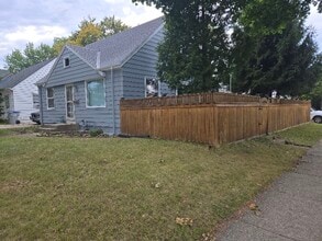 Building Photo - 612 E Linus St