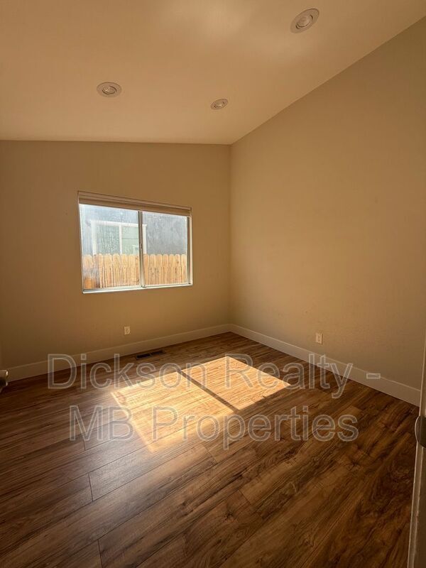 Building Photo - 994 Wheatland Ct