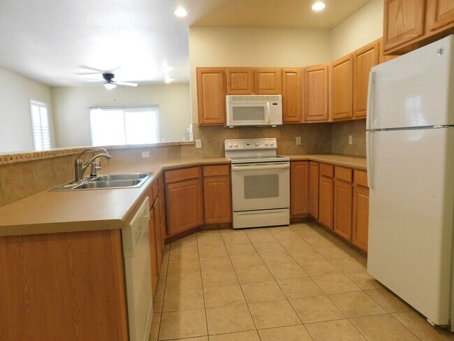 Building Photo - Spacious 2-Bed in Fountain Greens!