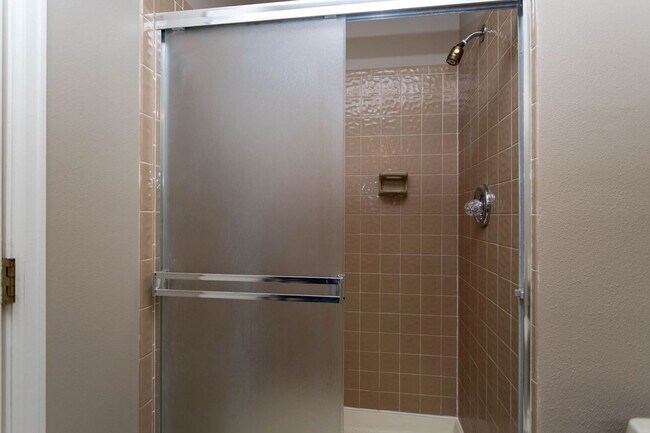 Building Photo - Cozy 2-Bed Condo with Fireplace, Garage & ...