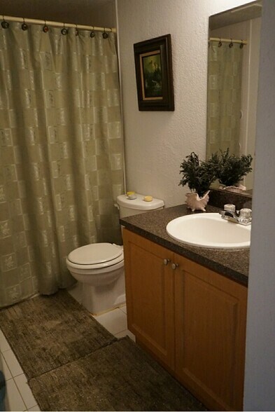 Building Photo - 120 Sparrow Dr