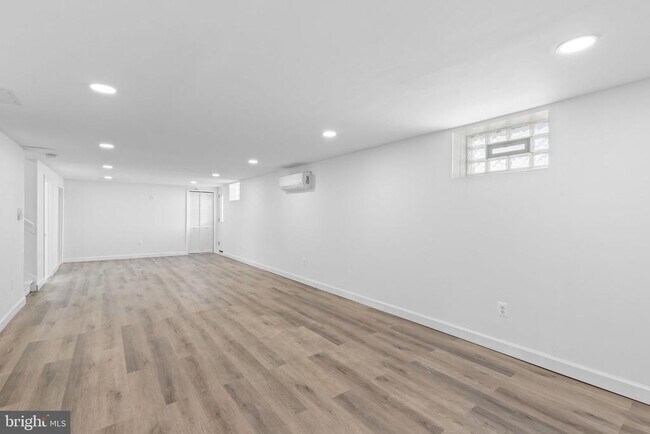 Building Photo - 7212 Bay Front Rd