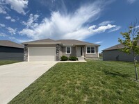 Building Photo - 705 Poplar Cir