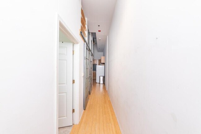 Building Photo - 1 bedroom in Chicago IL 60654