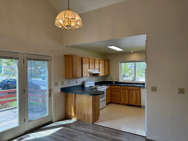 Building Photo - 201 Grandview Way