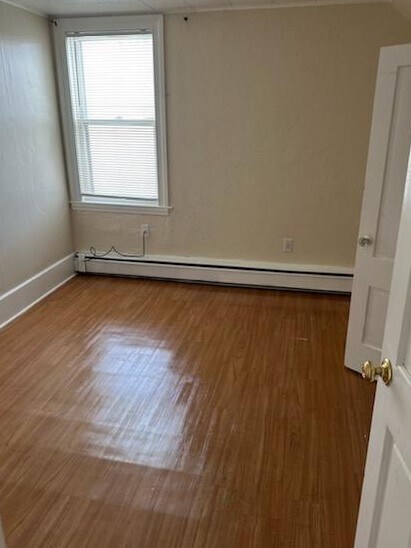 Building Photo - 10 March St