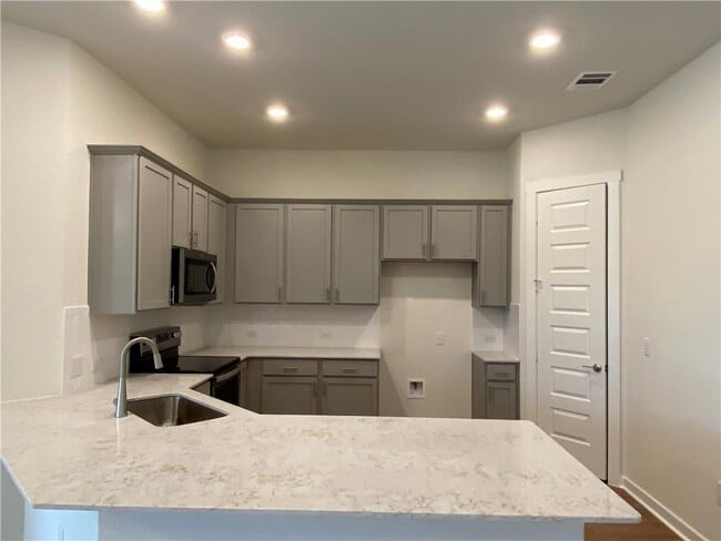 Building Photo - 305 Peace Pipe Way