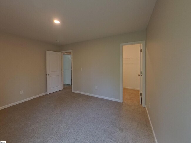 Building Photo - 260 Miller Dr