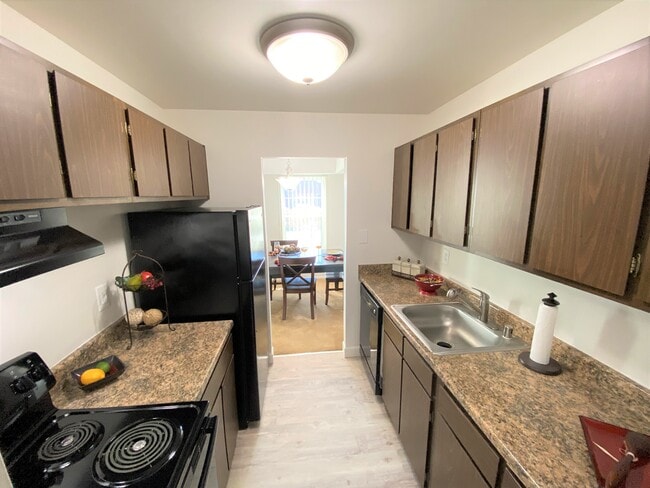 Building Photo - Jamestown Apartments