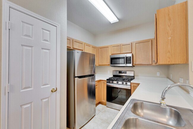 Building Photo - Great townhome in Pflugerville!