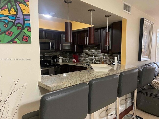 Building Photo - 200 Leslie Dr