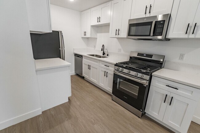 Interior Photo - 1527 Veteran Ave