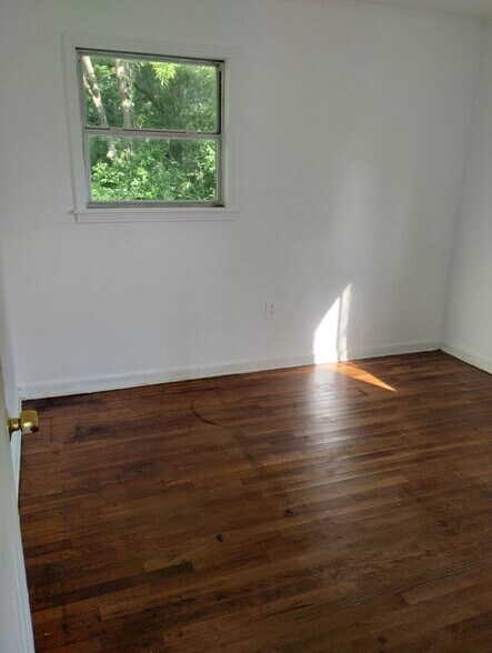Building Photo - 370 W Railroad Ave S