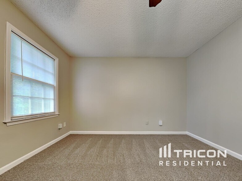 Building Photo - 1444 Riverwood Ct