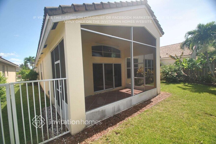 Building Photo - 9549 Lago Dr