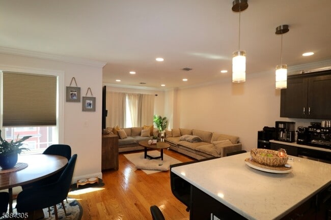 Building Photo - 349 Elm St