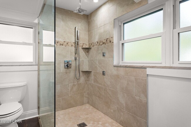 Building Photo - 1528 Oak Ave