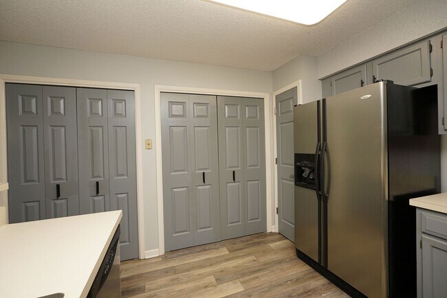 Building Photo - 55 Bay Dr