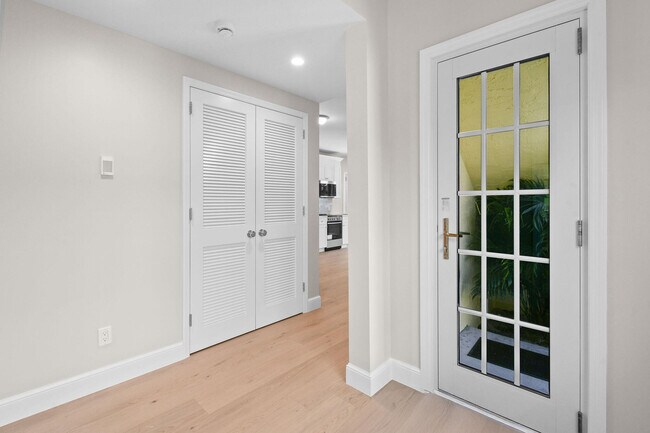 Building Photo - 212 Oleander Ave
