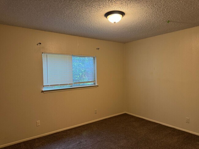 Building Photo - 8251 Sunshine Trail Dr