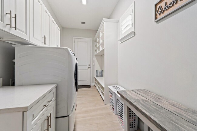 Building Photo - 12955 SW Kanner Hwy