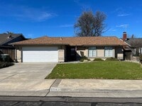Building Photo - Northeast Hanford 3 bedroom 2 bath with la...