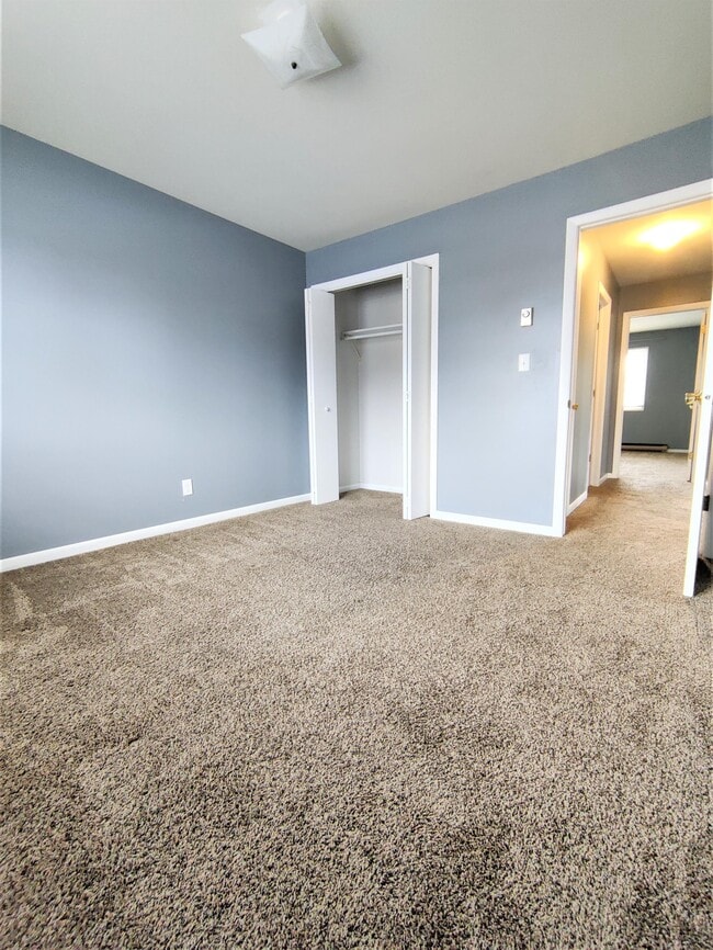 Building Photo - 435 E Ann St